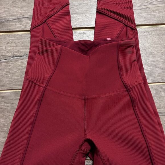 lululemon athletica Pants - Lululemon Daily Lineup 7/8 Tight *25"